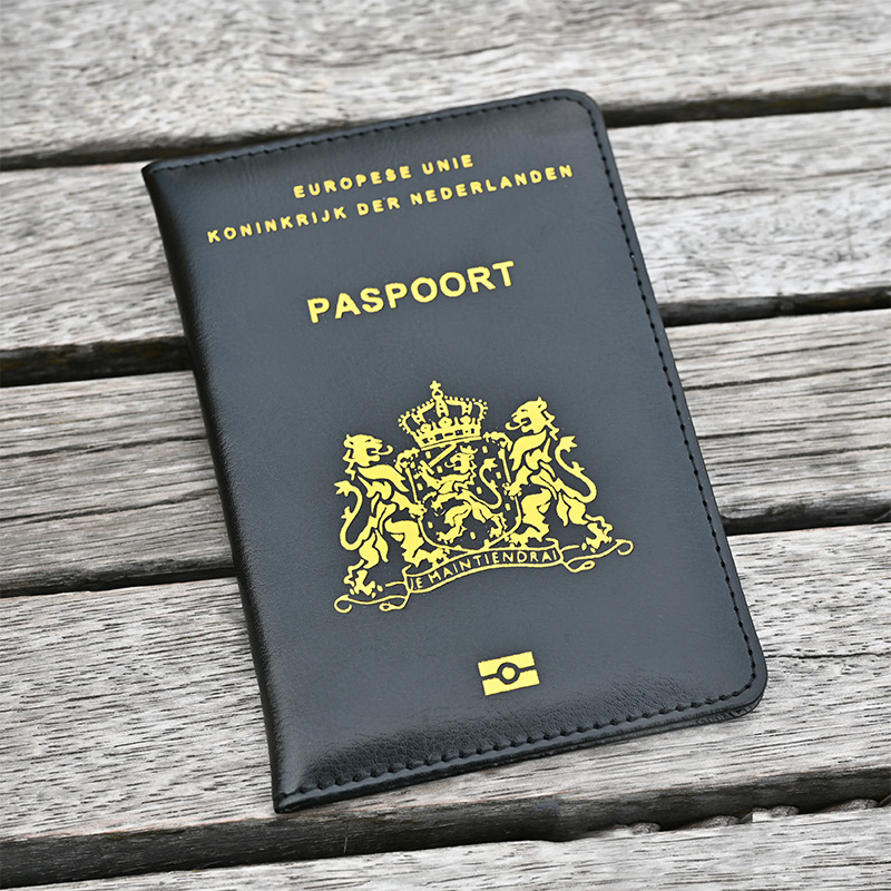 อุปกรณ์จำเป็นสำหรับการเดินทาง  - Leather Passport Cover บทวิจารณ์และราคา